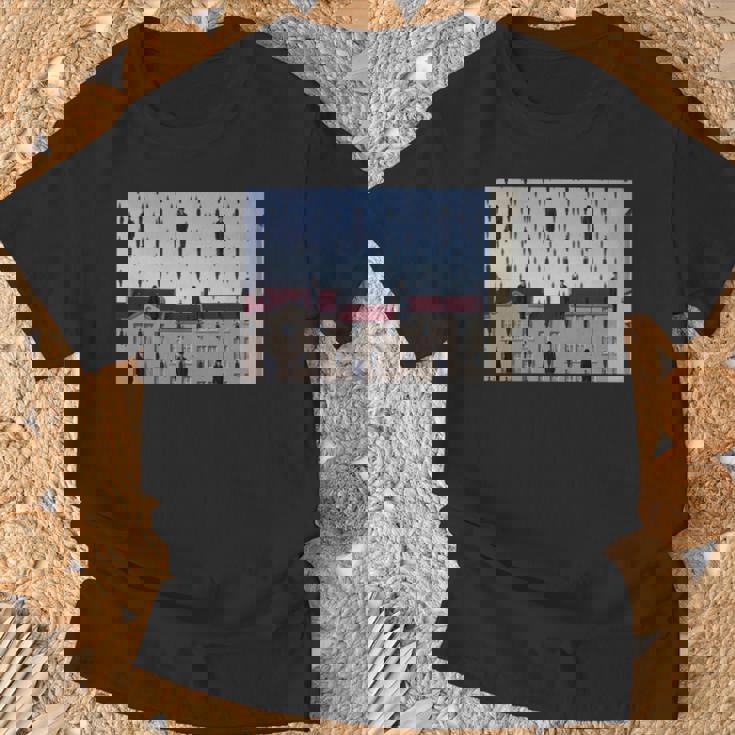 Magritteによるゴルコンダの有名な絵画。 長袖tシャツ Tシャツ 高齢者への贈り物