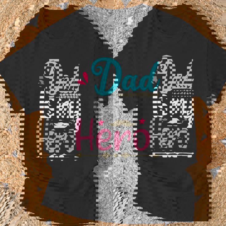 My Dad Is My Hero ギフト 父の日 クール キッズ シャツ メンズ レディース Tシャツ 高齢者への贈り物