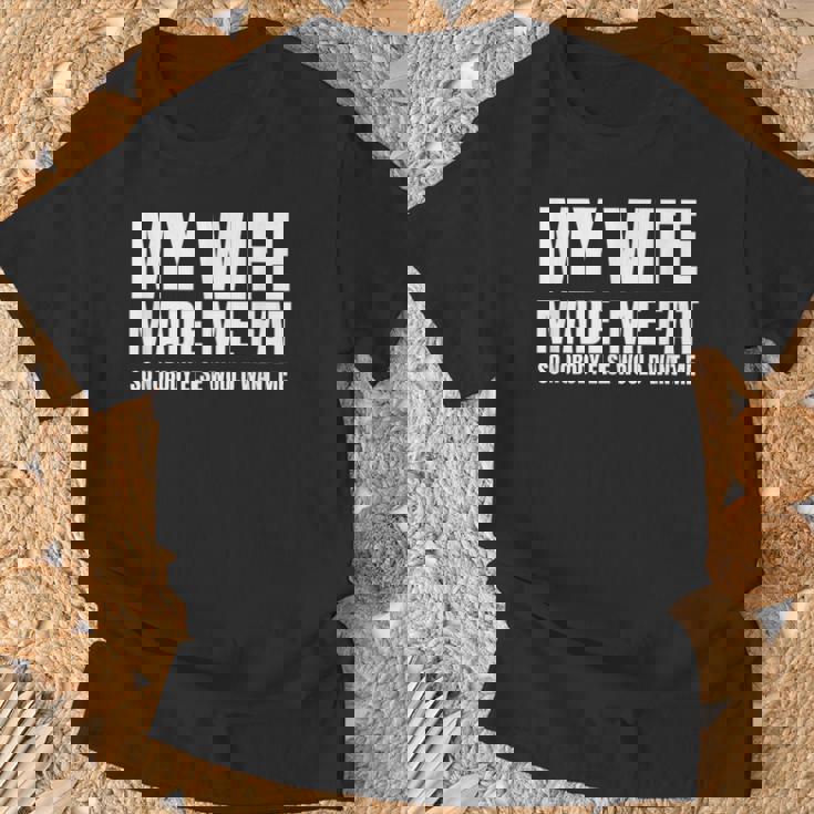 My Wife Made Me Fat Unhinged Dad Joke 不潔なミーム ぽっちゃり Tシャツ 高齢者への贈り物