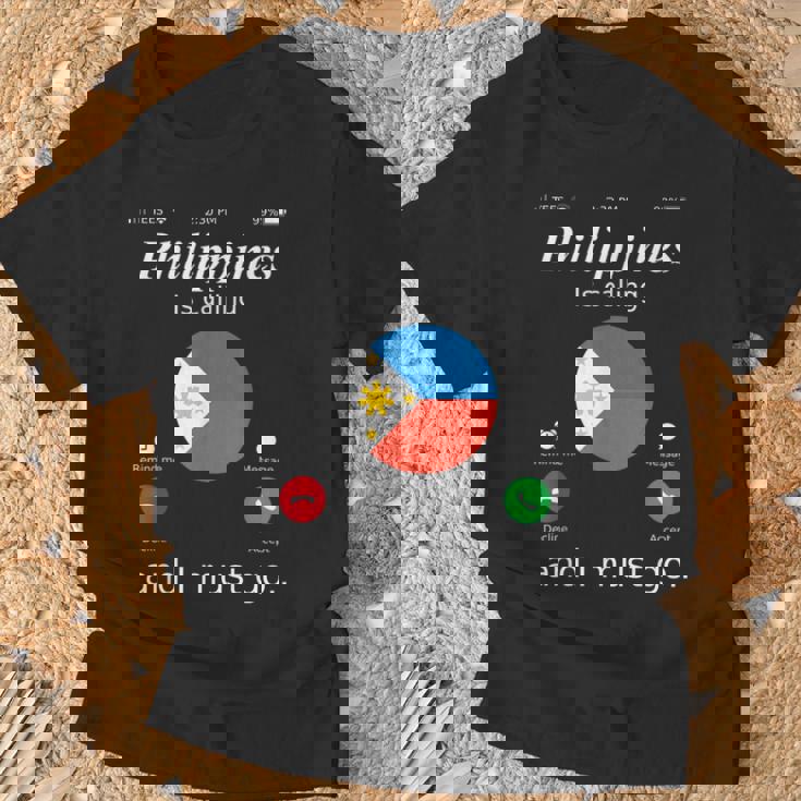 Philippines Is Calling And I Must Go フィリピン国旗シャツ Tシャツ 高齢者への贈り物