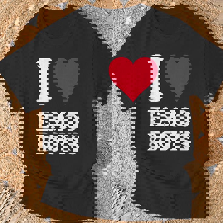 Red Heart I Love Emo Boys Tシャツ 高齢者への贈り物