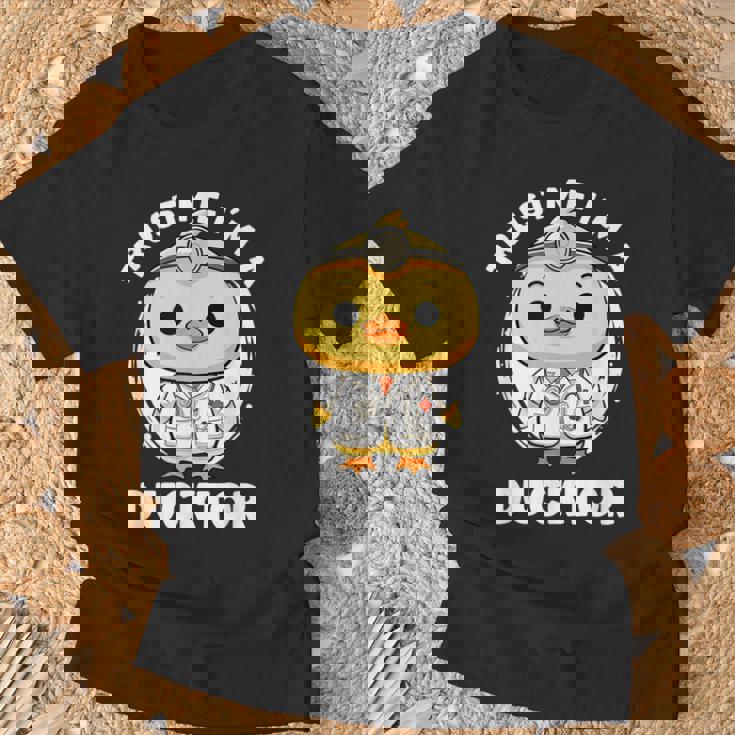 Trust Me I'm A Ducktor Duck Nurse 小児科医 Tシャツ 高齢者への贈り物