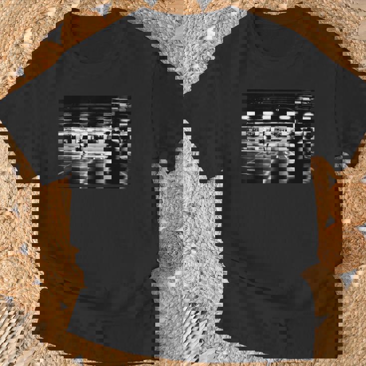 Urban Motion Monochrometreet Photography Tシャツ 高齢者への贈り物