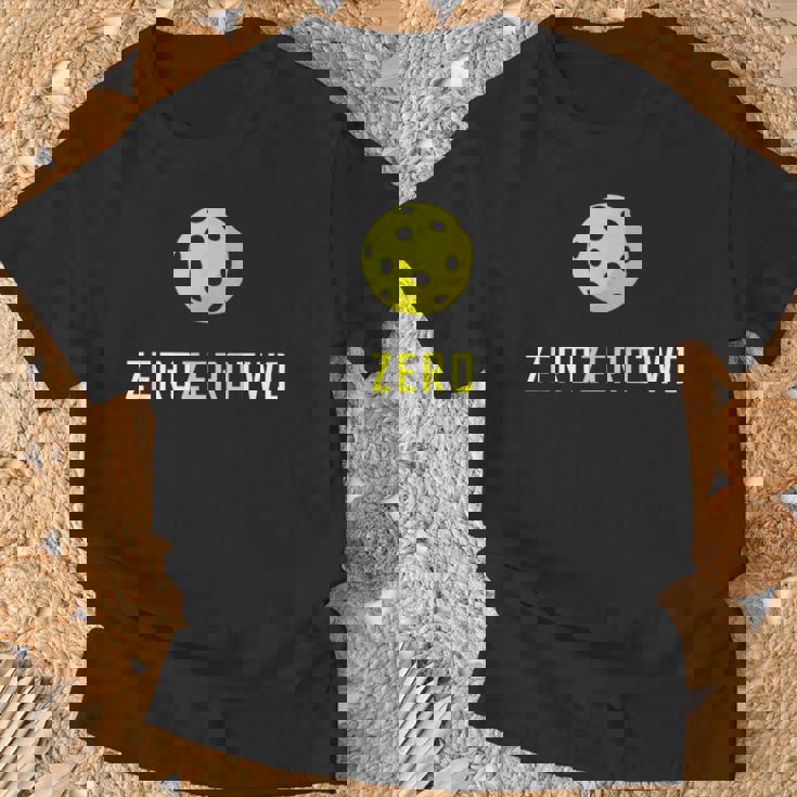 Zero Zero Two 、面白いピックルボール退職ギフト Tシャツ 高齢者への贈り物