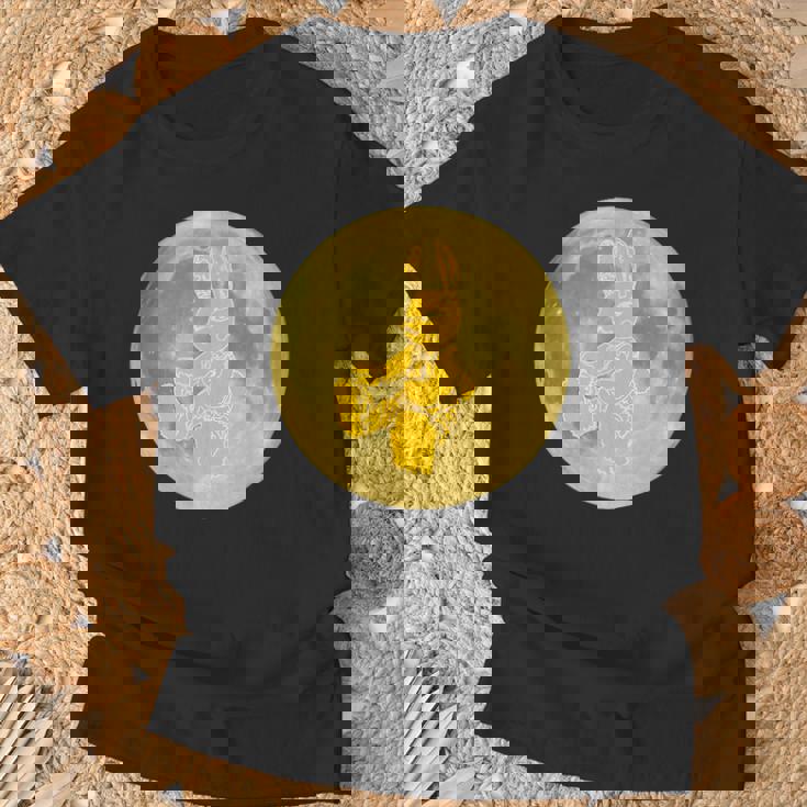 うさぎ星人 On The Yellow Moon Tシャツ 高齢者への贈り物