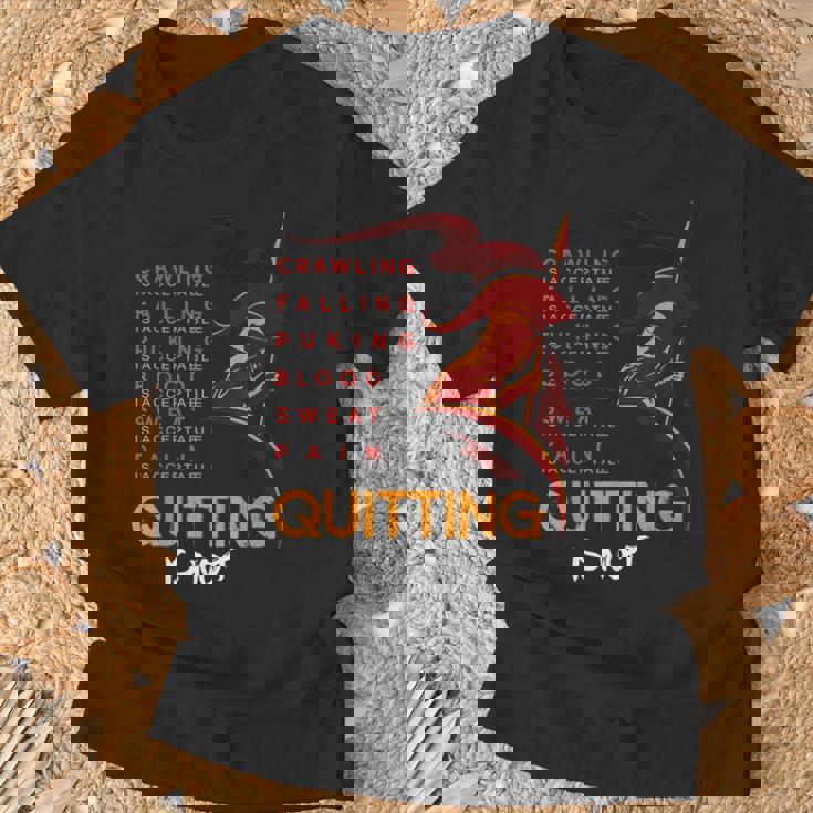 やめることは許されない スパルタンとマッドレース Tシャツ 高齢者への贈り物