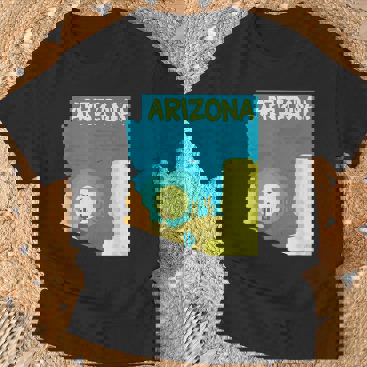 アリゾナ州の地図、モダンな抽象的なアリゾナ砂漠、サボテン Tシャツ 高齢者への贈り物