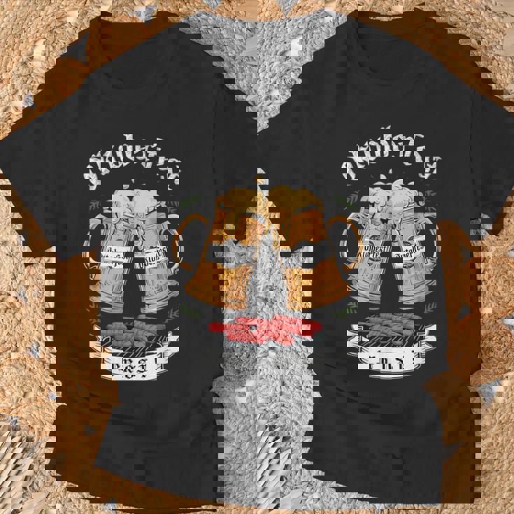 オクトーバーフェスト ビールとグリル ソーセージ Tシャツ 高齢者への贈り物
