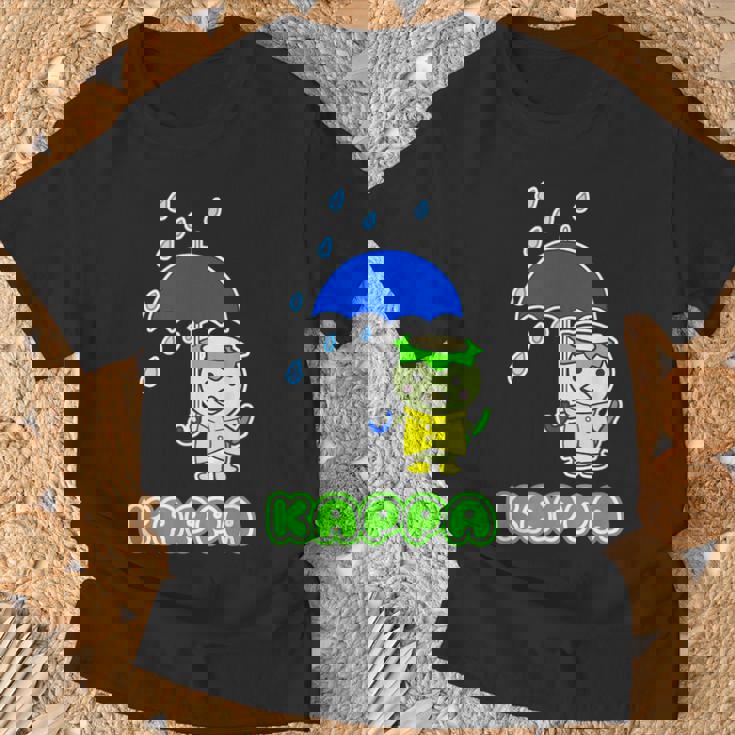 カッパくん『かっぱのカッパ』河童（六月・梅雨・傘）【どうぶつフレンズ】きゅうり 妖怪 かわいい キャラクター Tシャツ 高齢者への贈り物