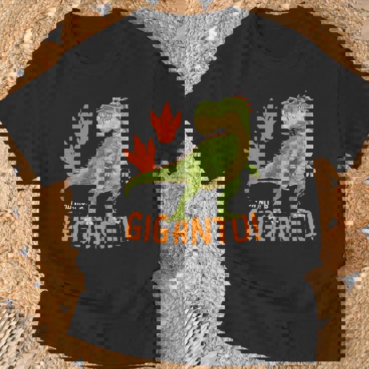 ギガントサウルス、最大の恐竜-カラフルで楽しいデザイン Tシャツ 高齢者への贈り物