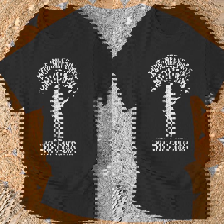 ギターで老人を過小評価しないでください面白い引用 長袖tシャツ Tシャツ 高齢者への贈り物