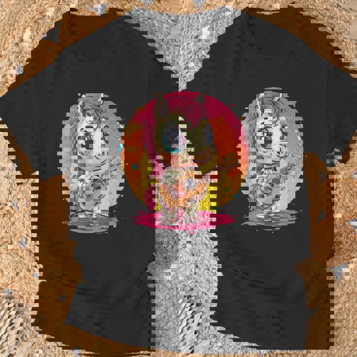 ギターを持った愛らしいポニー Tシャツ 高齢者への贈り物