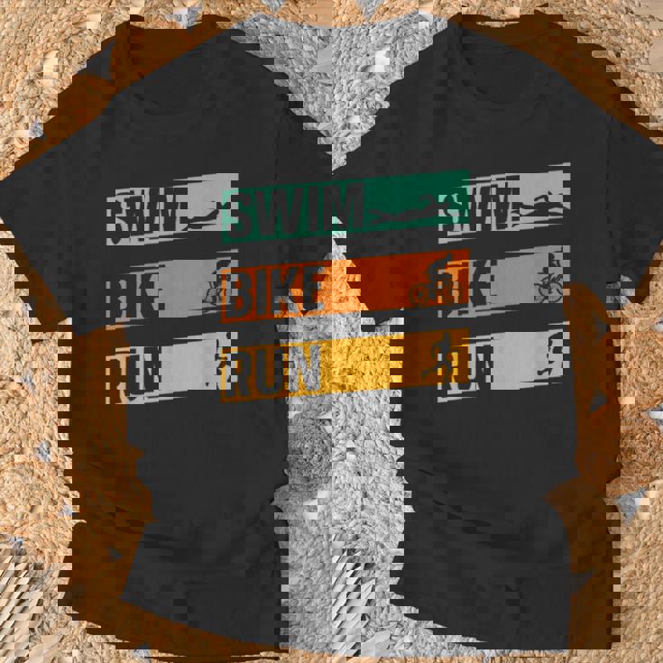 スイム・バイク・ラン トライアスロン選手 アスリート スポーツ トライアスロン Tシャツ 高齢者への贈り物