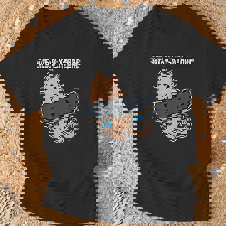 スケートボード猫sk8スケートボードで保存 Tシャツ 高齢者への贈り物