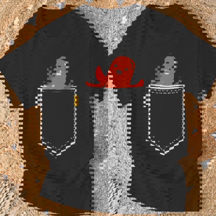 タコ ウインナー タコ 勝者 食べ物 イラスト ポケット デザイン かわいい 面白い 長袖tシャツ Tシャツ 高齢者への贈り物