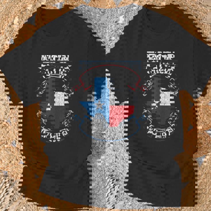 テキサスのピーカンギャップが電話していて、私は行かなければなりません Tシャツ 高齢者への贈り物