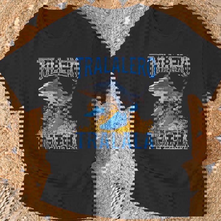 トララレロトララーラシャークミーム Tシャツ 高齢者への贈り物