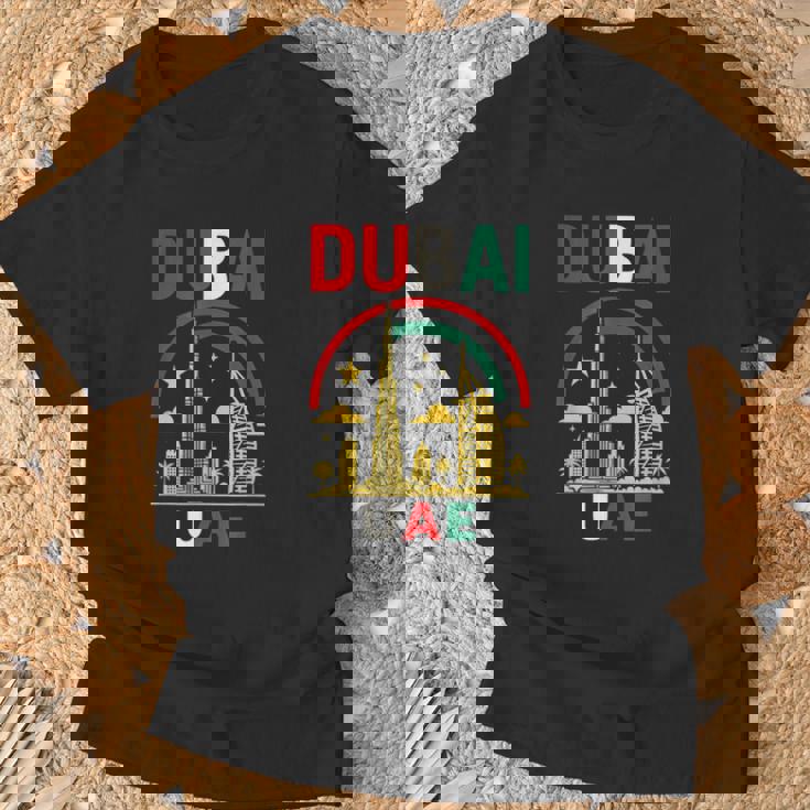 ドバイuaeスカイラインデザイン – ブルジュハリファとヤシの木 Tシャツ 高齢者への贈り物