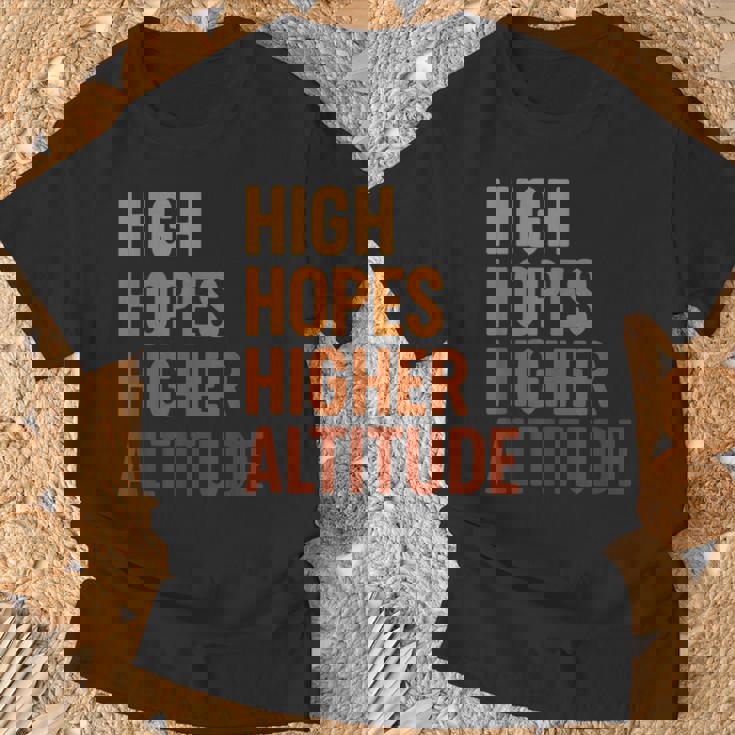 ハイ・ホープス 高地、楽しいインスピレーションロケット打ち上げ Tシャツ 高齢者への贈り物