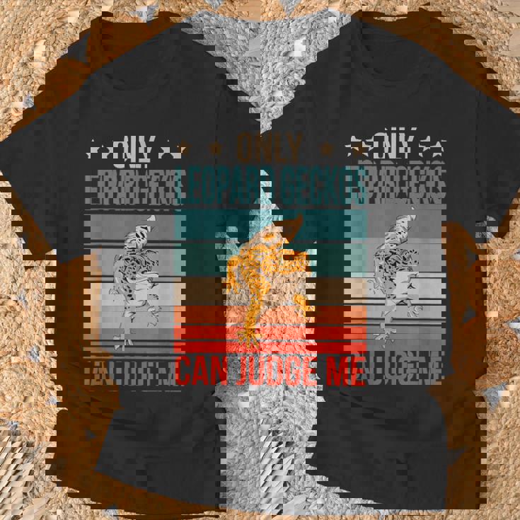 ヒョウモントカゲモドキは私を判断できる トカゲ 爬虫類 ヒョウモントカゲモドキ Tシャツ 高齢者への贈り物