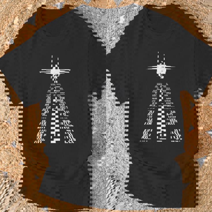 フライング F-15 イーグルパイロットランディング発音アルファベットランウェイ F15 Tシャツ 高齢者への贈り物