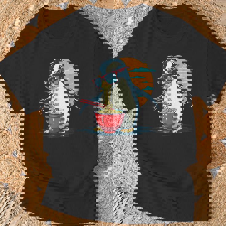 ペンギン食べる ラーメン サングラス アートワーク 和麺 Tシャツ 高齢者への贈り物