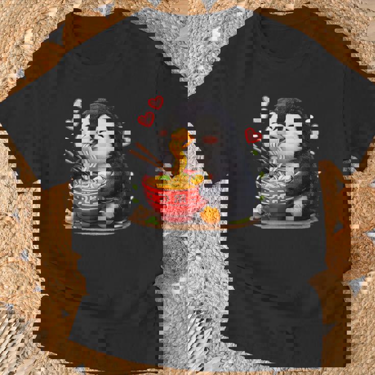 ペンギン食べる ラーメン 麺 ペンギン 男の子 女の子 キッズ 大人 Tシャツ 高齢者への贈り物