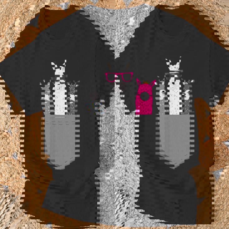 ポケット、アルパカ、ラマのアルパカ。 Tシャツ 高齢者への贈り物