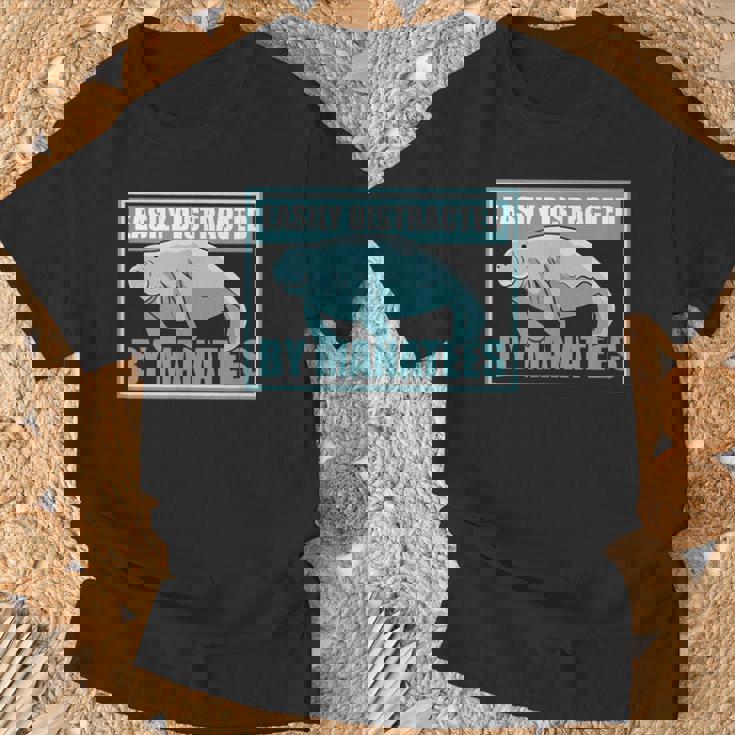 マナティーに気を取られる かわいいマナティー 面白い 海の動物 Tシャツ 高齢者への贈り物