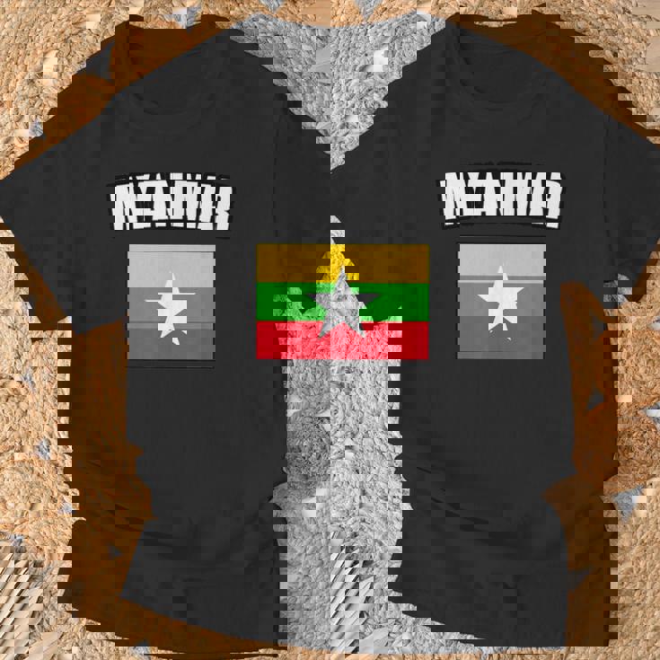 ミャンマー Tシャツ 高齢者への贈り物