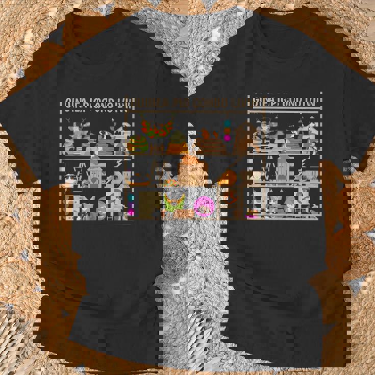 モルモットのコンドの生活のおもちゃヘイベッドの隠れ家の家 Tシャツ 高齢者への贈り物