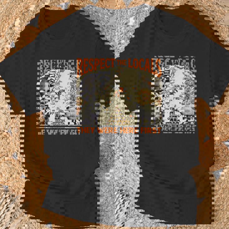 リスペクト Locals オポッサム スカンク アライグマ ハチミツ Tシャツ 高齢者への贈り物