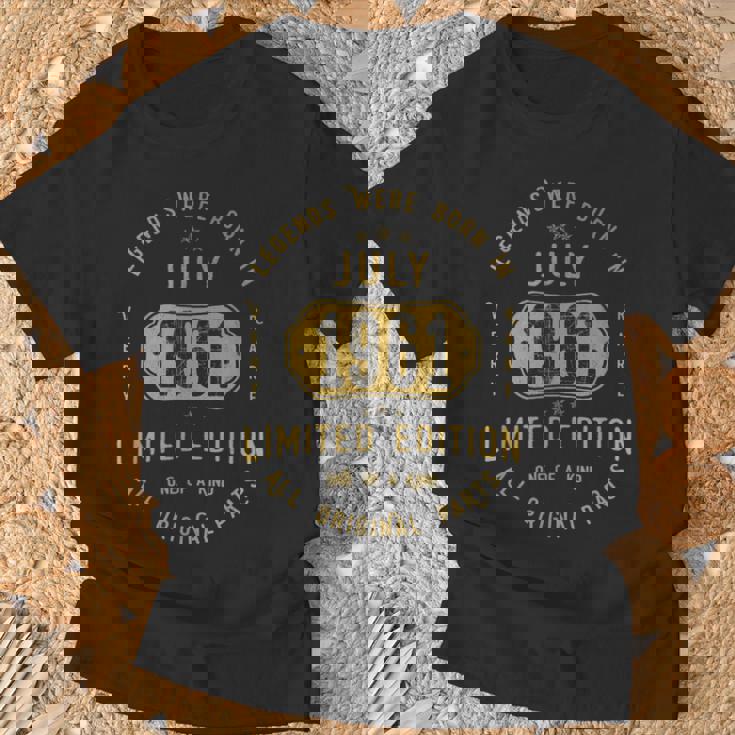 レジェンドは1961年七月生まれ 誕生日 Tシャツ 高齢者への贈り物