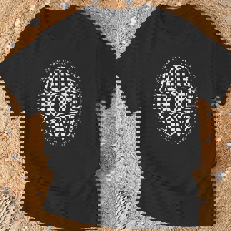 信仰 希望 愛 カトリック 聖書 詩 1 コリント 13 13 Tシャツ 高齢者への贈り物