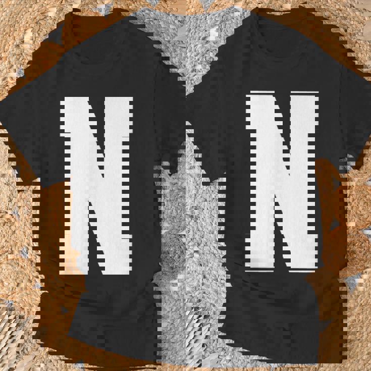 大文字nアルファベットモノグラムイニシャル Tシャツ 高齢者への贈り物