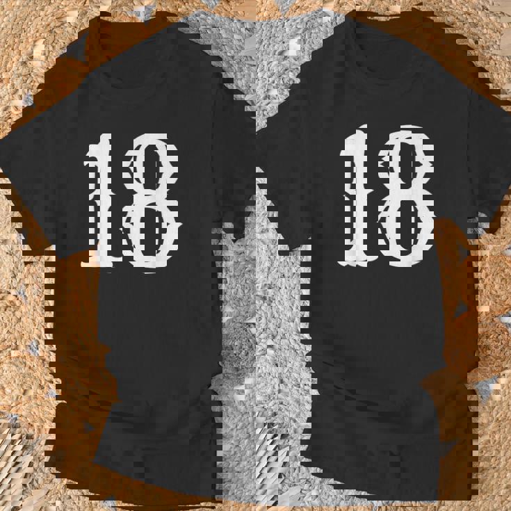 数字 18 インチ 白 大 太字 アメリカ 西部 スタイル フォント Tシャツ 高齢者への贈り物