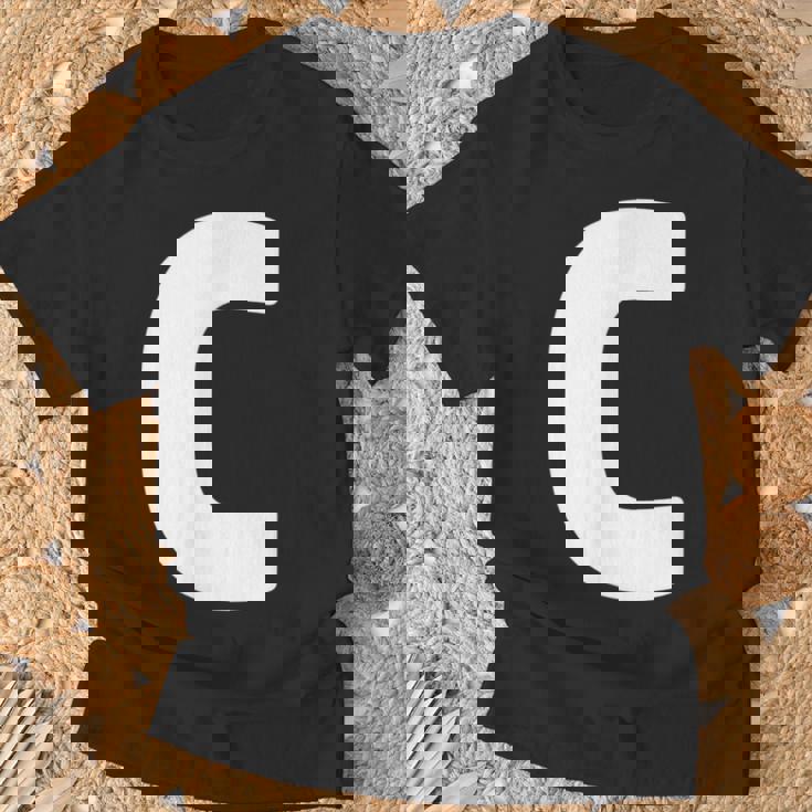 文字c 大文字 アルファベット モノグラム イニシャル Tシャツ 高齢者への贈り物