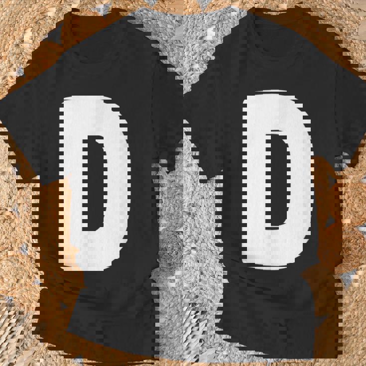 文字d 大文字 アルファベット モノグラム イニシャル Tシャツ 高齢者への贈り物