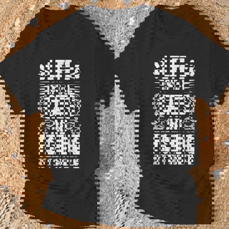 猫と釣り漁師 おもしろ釣り Tシャツ 高齢者への贈り物