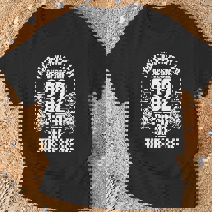 男性、女性、32歳の誕生日への32歳の誕生日プレゼント Tシャツ 高齢者への贈り物