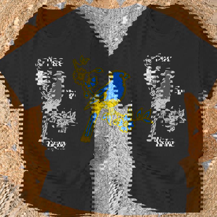 私はウクライナの旗と共に立つ ウクライナを支持する Tシャツ 高齢者への贈り物