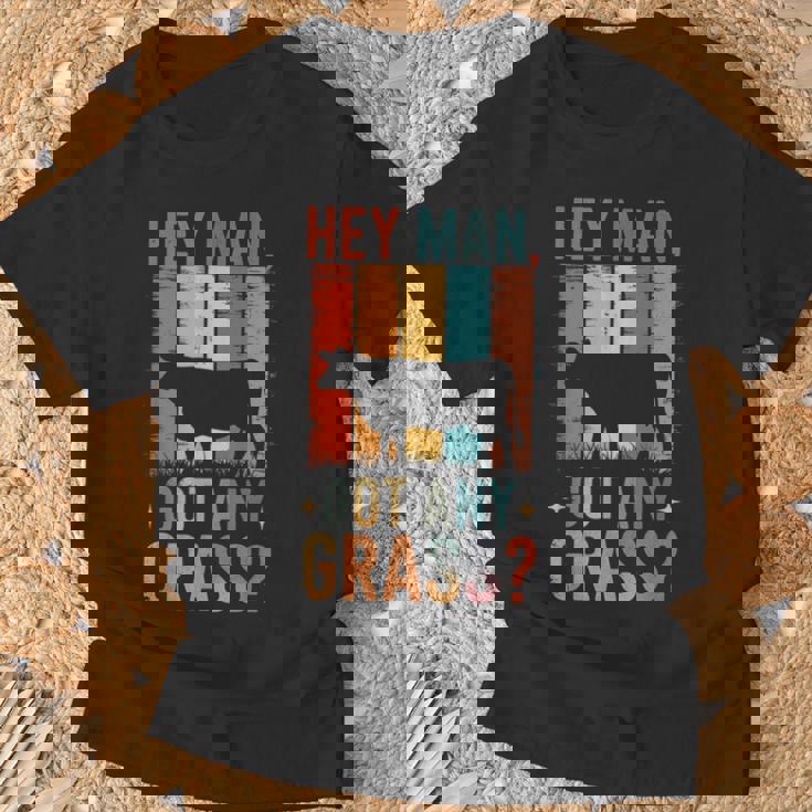 草を求めるレトロの面白い牛 農場のユーモアスタイル Tシャツ 高齢者への贈り物