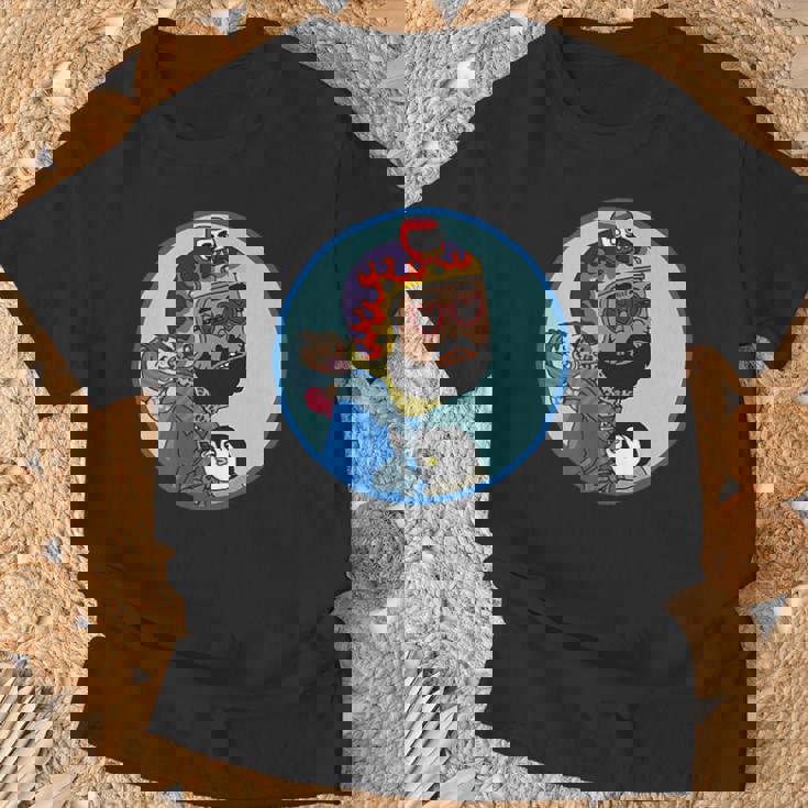 赤ちゃんをおんぶしたファンキー男 ハート型のサングラス ミニダルマ ヒゲ ファイヤーパターンのヘルメット Tシャツ 高齢者への贈り物