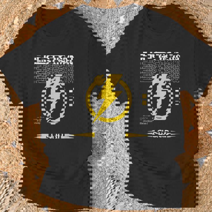 電圧回路 電気技術者 職人 Tシャツ 高齢者への贈り物