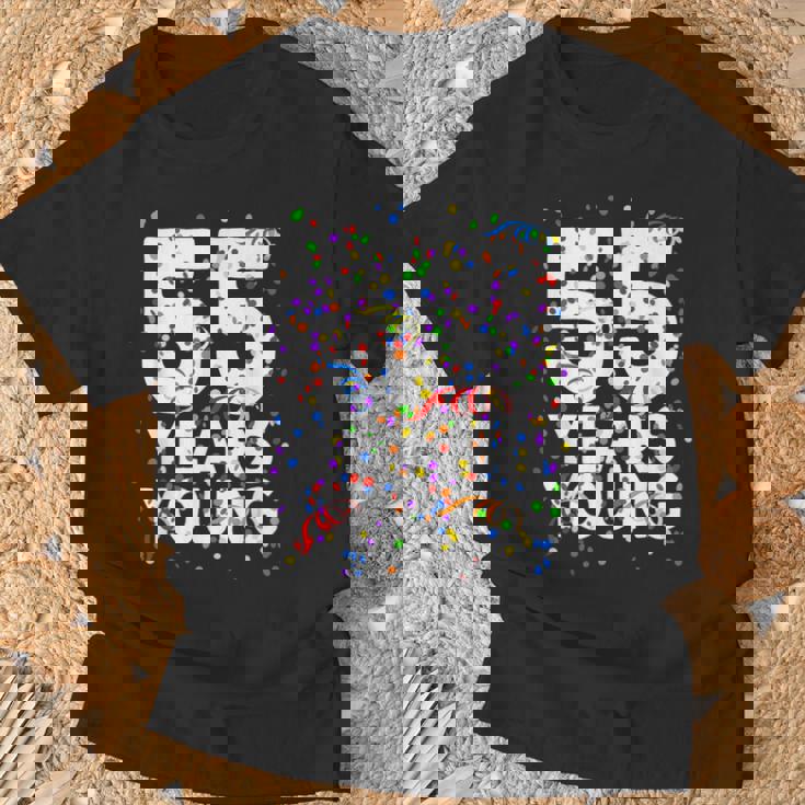 面白い 55 歳 若い55歳の誕生日おめでとうシャツ 男性用 女性用 Tシャツ 高齢者への贈り物