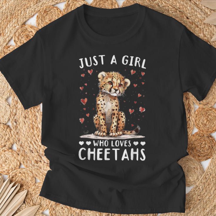 面白いチーターアニマル。チーターが大好きな女の子だけ。 Tシャツ 高齢者への贈り物