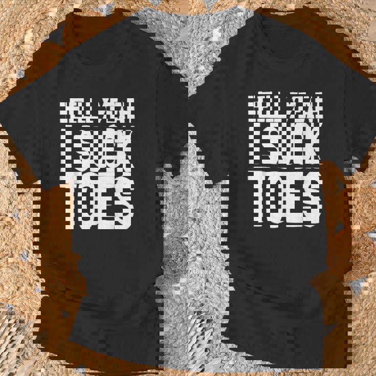 面白い足フェチ つま先を吸う ジョーク 地獄 Yeah Iuck Toes Tシャツ 高齢者への贈り物