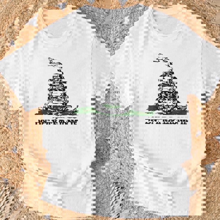 Don't Tread On Me 2Nd Amendment 愛国心が強いノベルティアイテム Tシャツ 高齢者への贈り物