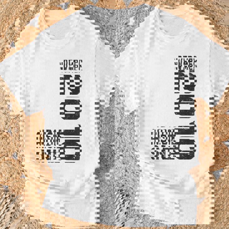 Impresionante Desde Noviembre 2010 Nacido En 2010 Noviembre Cumpleaños Camiseta unisex Regalos para ancianos