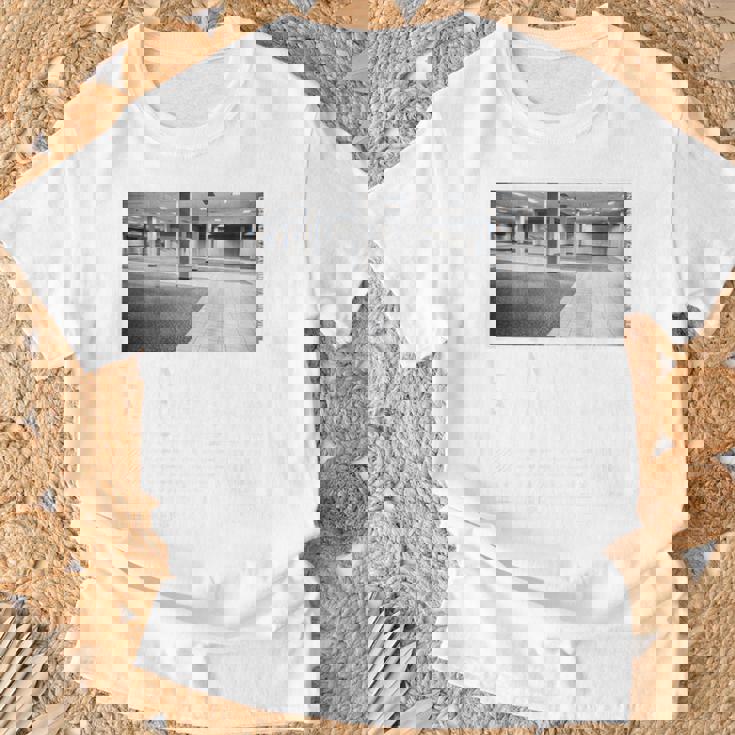 Liminalpaces バックプリントaporwave バックルーム パステルゴス Tシャツ 高齢者への贈り物